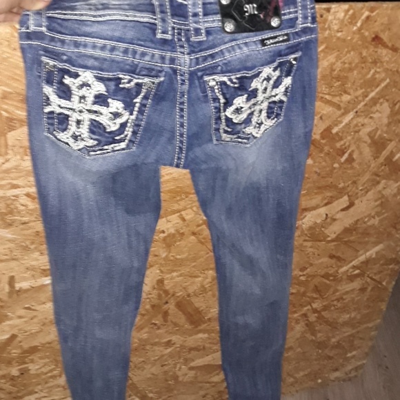 Jeans - Picture 2 of 3